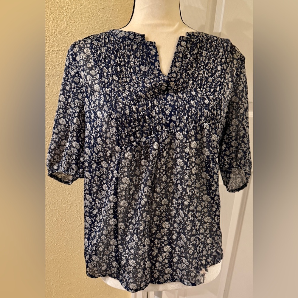 Lucky Brand Isla Remix Top
Navy Blue, Pansy Bloom